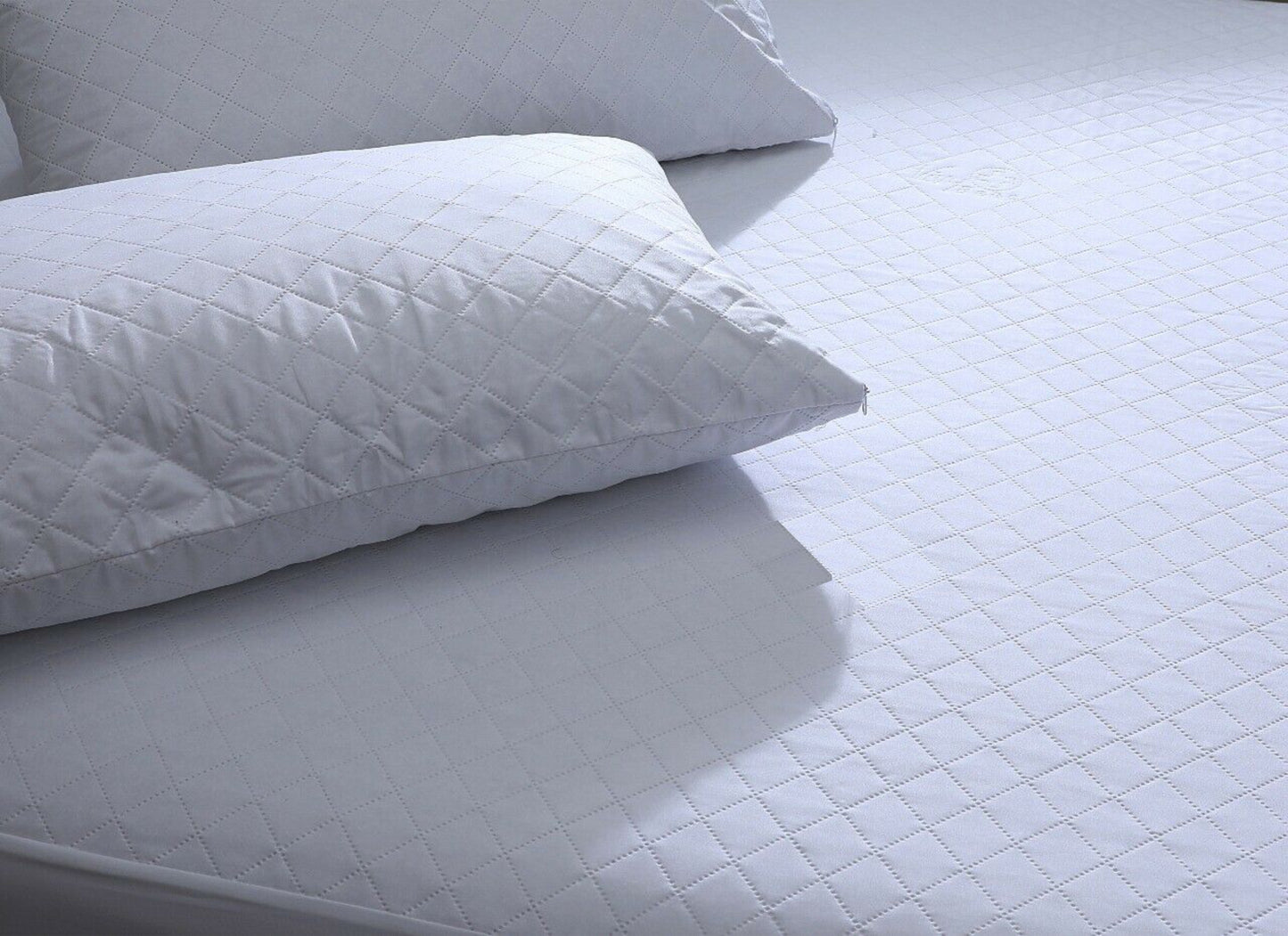 Charms Trend Quilted Zipped Mattress Protector-  Total Encasement with Zip Mattress Protector